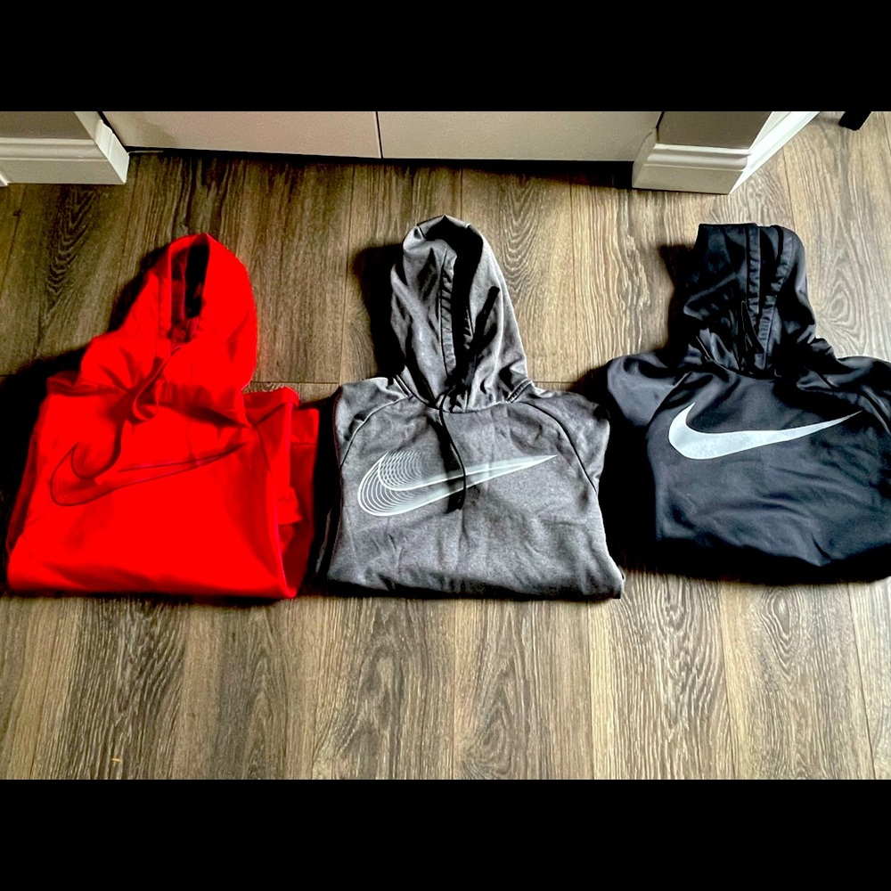 Men’s small dry fit Nike sweatshirt bundle!
